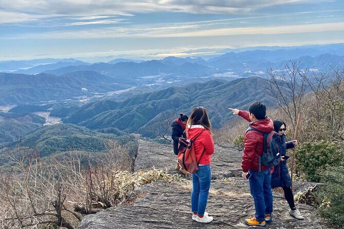 eMTB tour to see the beautiful islands from the summit - The forest trail route: why the climb feels fair