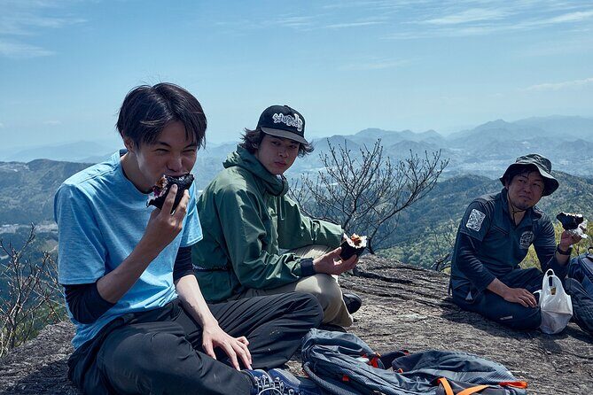 eMTB tour to see the beautiful islands from the summit - Summit lunch and coffee: a small break with big scenery