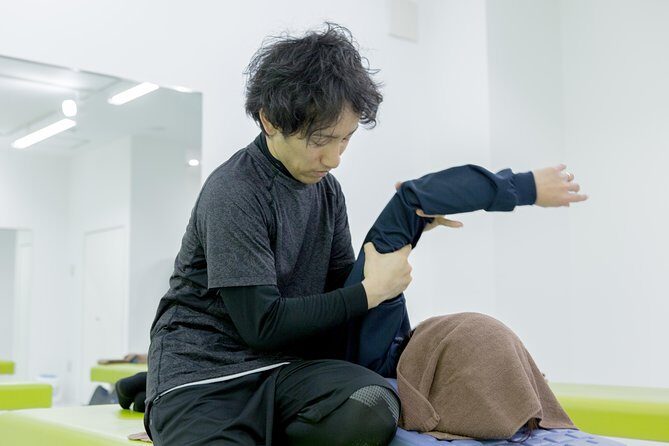 Experience shiatsu stretch in Japan - Finding the meeting point without stress