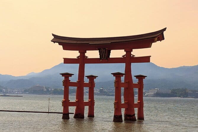 Hiroshima and Miyajima Private Custom Tour with Local Guide - Miyajima island and Itsukushima Shrine: 4 hours that should be used wisely