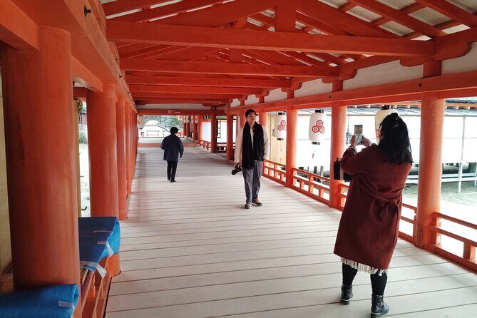 Hiroshima Highlights Guided Tour in 5.5 hours - Itsukushima Shrine over the sea: what to look for