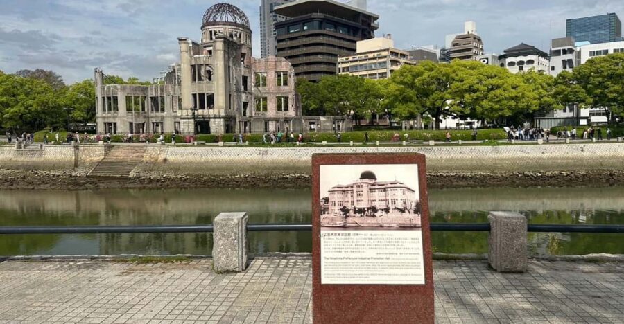 Hiroshima; Hiroshima Peace Memorial Museum and Castle Tour - A walk that makes the meaning stick