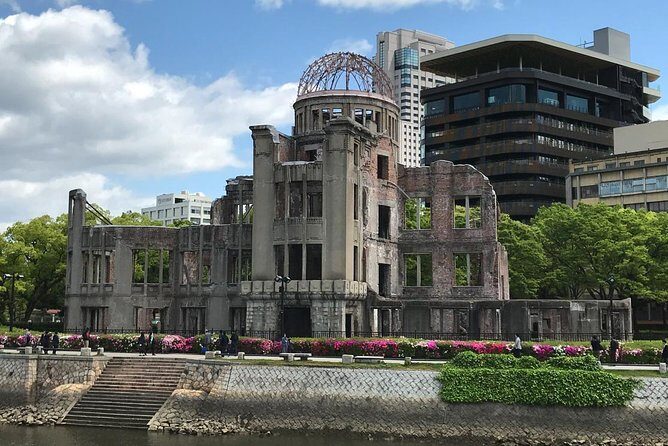 Hiroshima in a Nutshell: Morning Bike Adventure - Stop 4: Shukkei-en Garden for admission-included calm and design talk