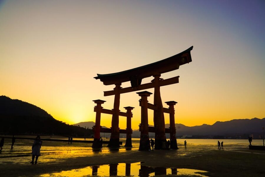 Hiroshima: Miyajima Half-day Historical Walking Tour - The Guide Factor: Why English Interpretation Changes Shrine Time
