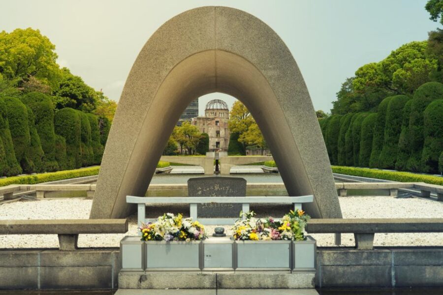 Hiroshima: Miyajima Peace Memorial Icons of Peace and Beauty - Hiroshima Peace Memorial Park and the Atomic Bomb Dome