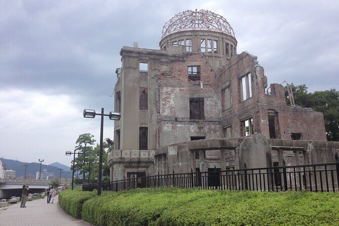 Private Full Day Hiroshima Tour - Stop 4: Hiroshima Castle outside photos in 15 minutes