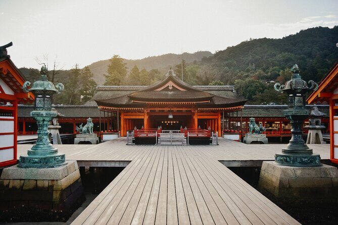 The Peace Memorial to Miyajima : Icons of Peace and Beauty - Hiroshima Peace Memorial Park: where the morning sets the tone